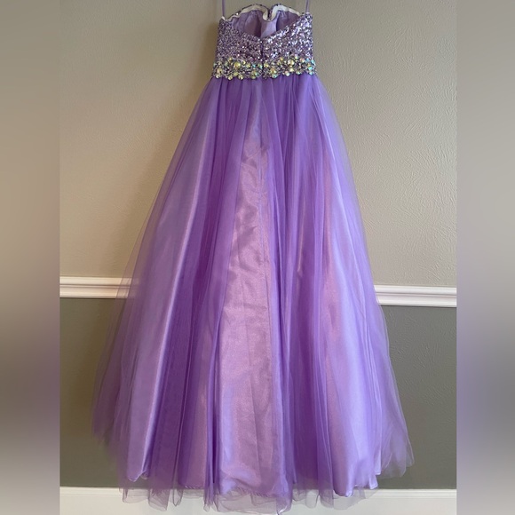 Maggie Sottoro formal gown - Picture 4 of 11